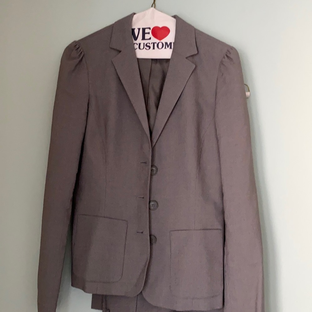Entsou grey suit